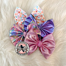 Load image into Gallery viewer, 🚨NO DISCOUNT CODES🚨 $2 • 5in MYSTERY BOWS
