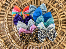 Load image into Gallery viewer, Thrifty Thursday☀️NO DISCOUNT CODES☀️ $1.00 Bows &amp; $5.00 Headwraps (MYSTERY)
